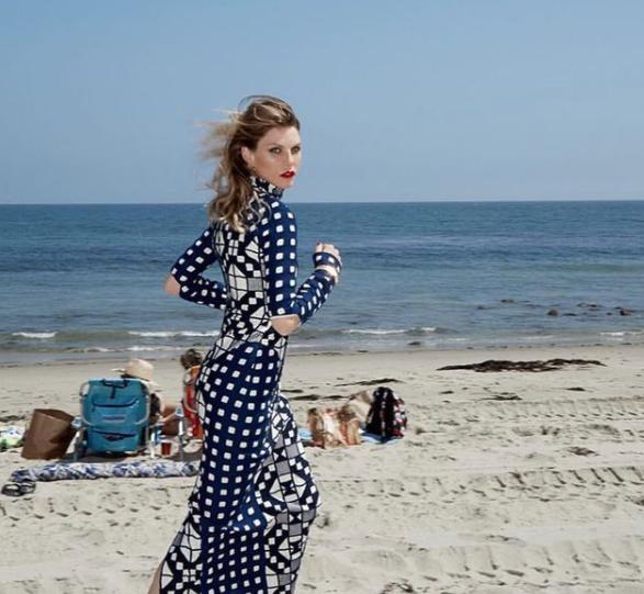 全球最撩超模！一双狐狸媚眼迷倒众生，爆红后却在乡下养鸡？