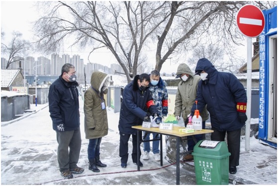 党旗飘扬践初心防疫一线担使命,让党旗飘扬在防疫一线