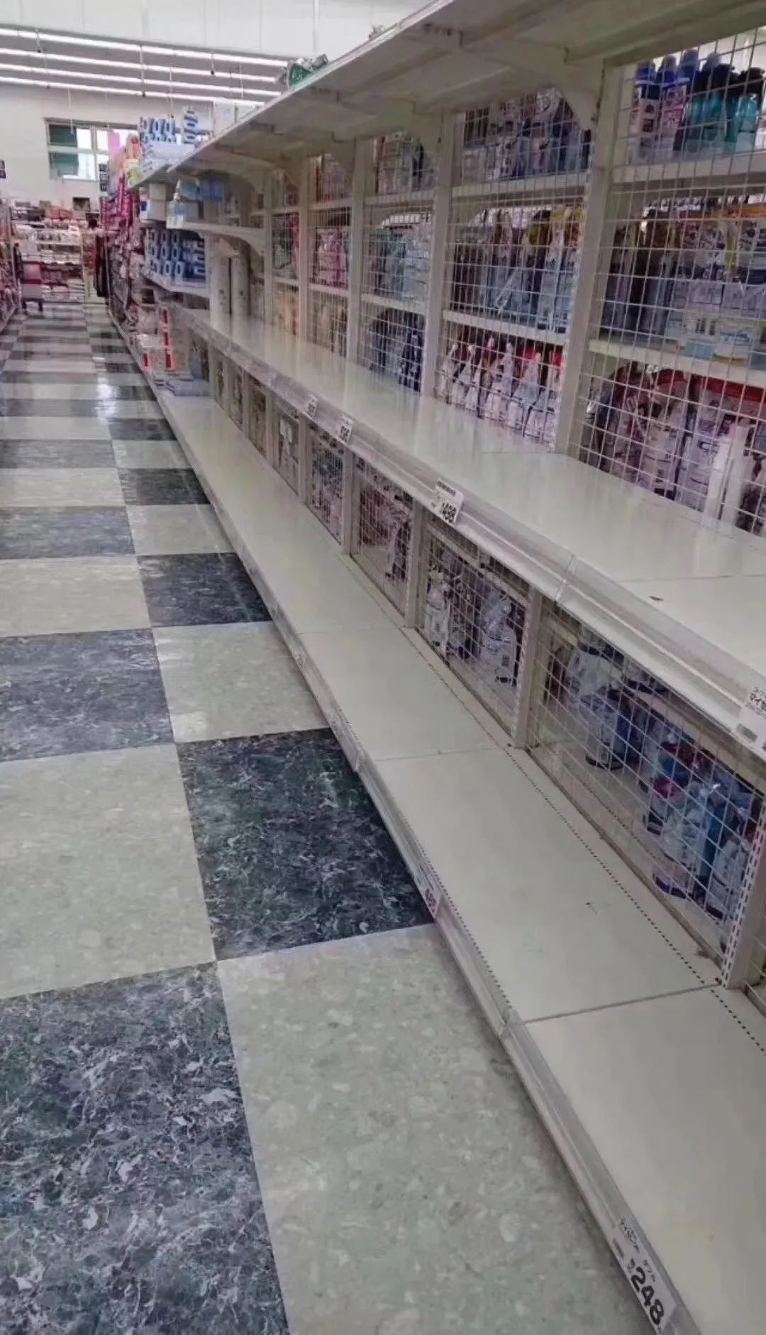 日本人抢购卫生纸的原因,为什么日本人要放厕纸