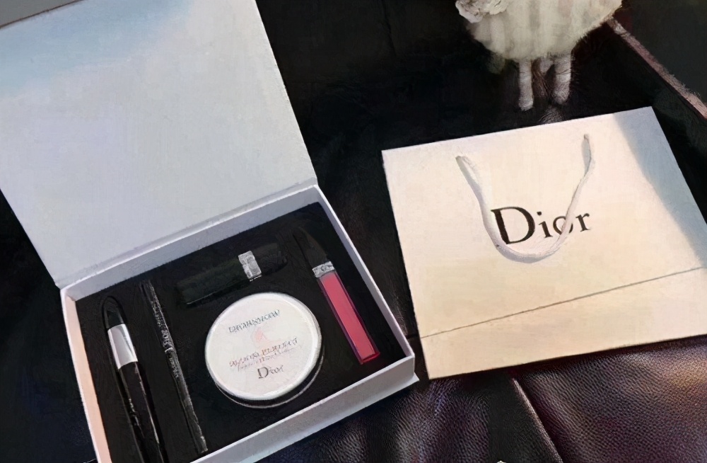 世界十大奢侈品服装排名,世界十大顶级奢侈品家具