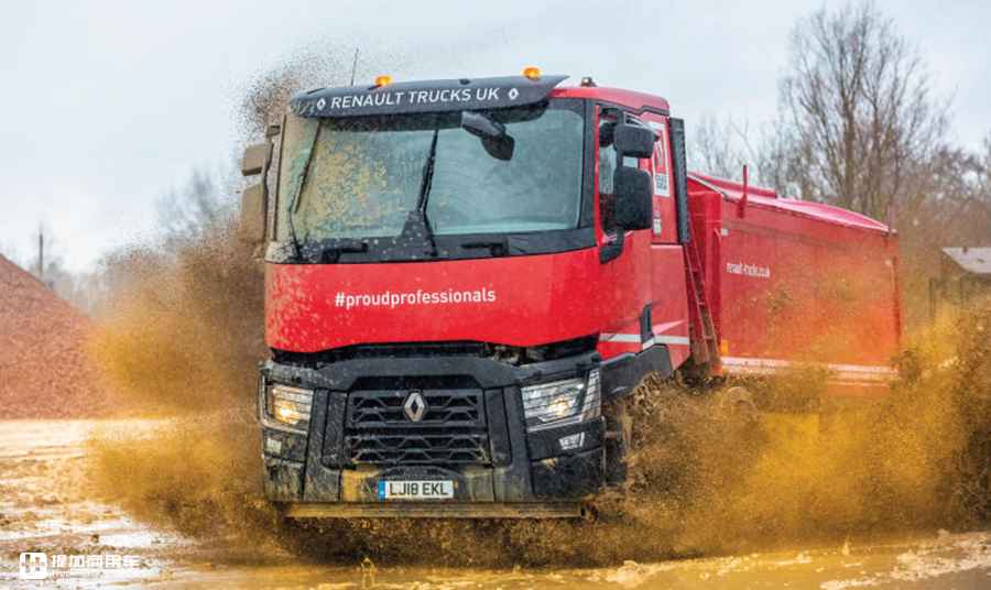 雷诺Kerax泵车实拍,专为恶劣工况而生，如今见到这样的老车太难得