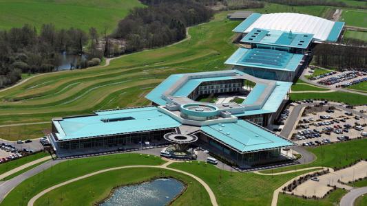 从奔驰女车主之怒另眼看足坛买人怎么才能不被坑！