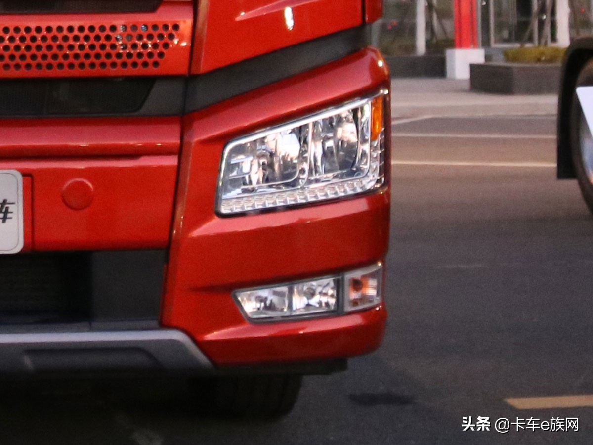 550马力发动机+AMT变速箱详解自重仅8.3吨的J6P领航版2.0