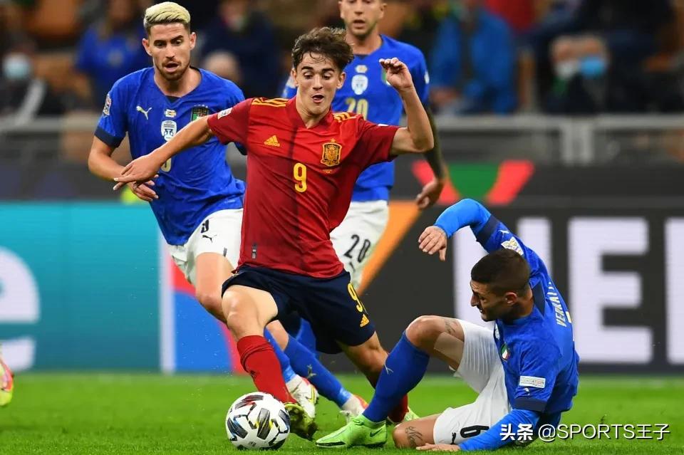 巴萨16岁中场新星加维,巴萨中场佩德里德容加维