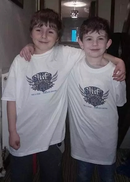 缇庡浗琚牎鍥鍑岀殑瀛╁瓙,缇庡浗鐢峰鏍″洯娆哄噷