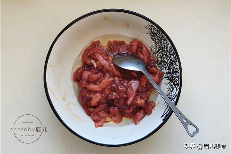 哪个部位的牛肉炖得软烂不塞牙,牛肉一炒就老怎么办