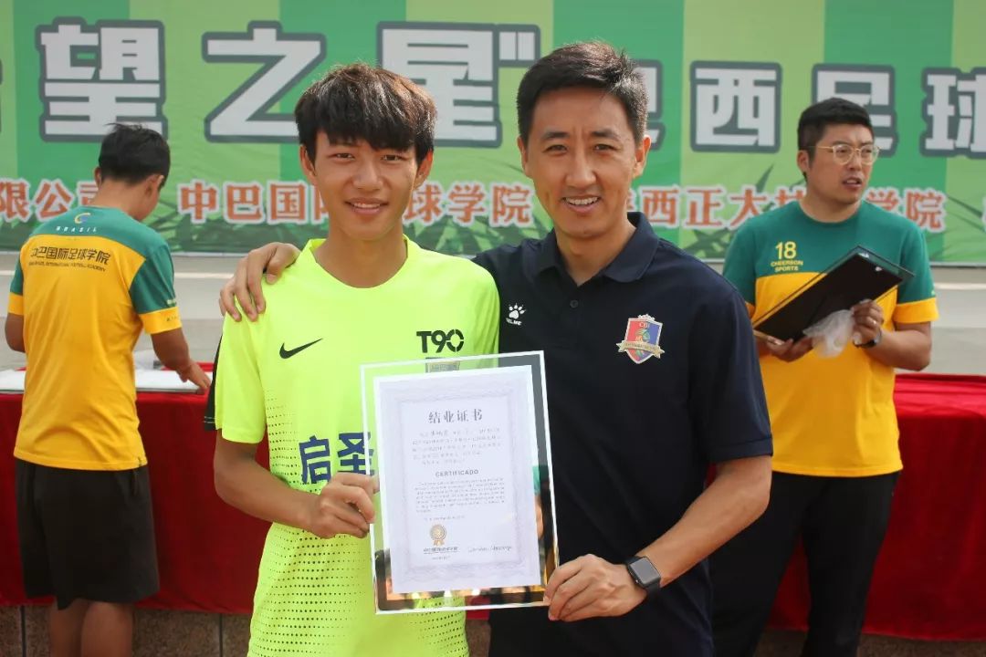 在巴西青训的中国人,日本在巴西踢球的少年