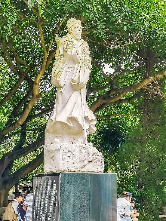 黄果树大瀑布，简直是疑是银河落九天的奇景，壮观而震撼