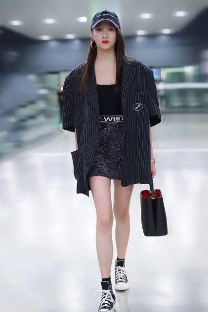 关晓彤光脚不穿袜子不怕冷,关晓彤挑战单腿站立