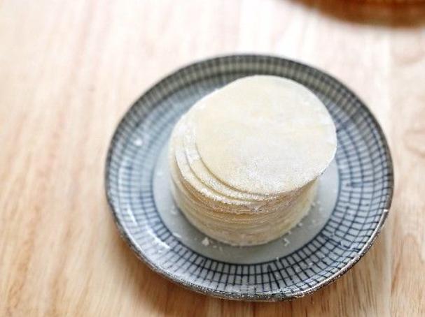 饺子皮厚不好吃?教你2个绝招,皮更筋道怎么煮都不破