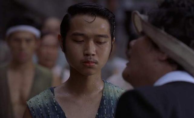 周星驰功夫中的酱爆跳舞的场景,周星驰功夫里面酱爆跳舞的视频