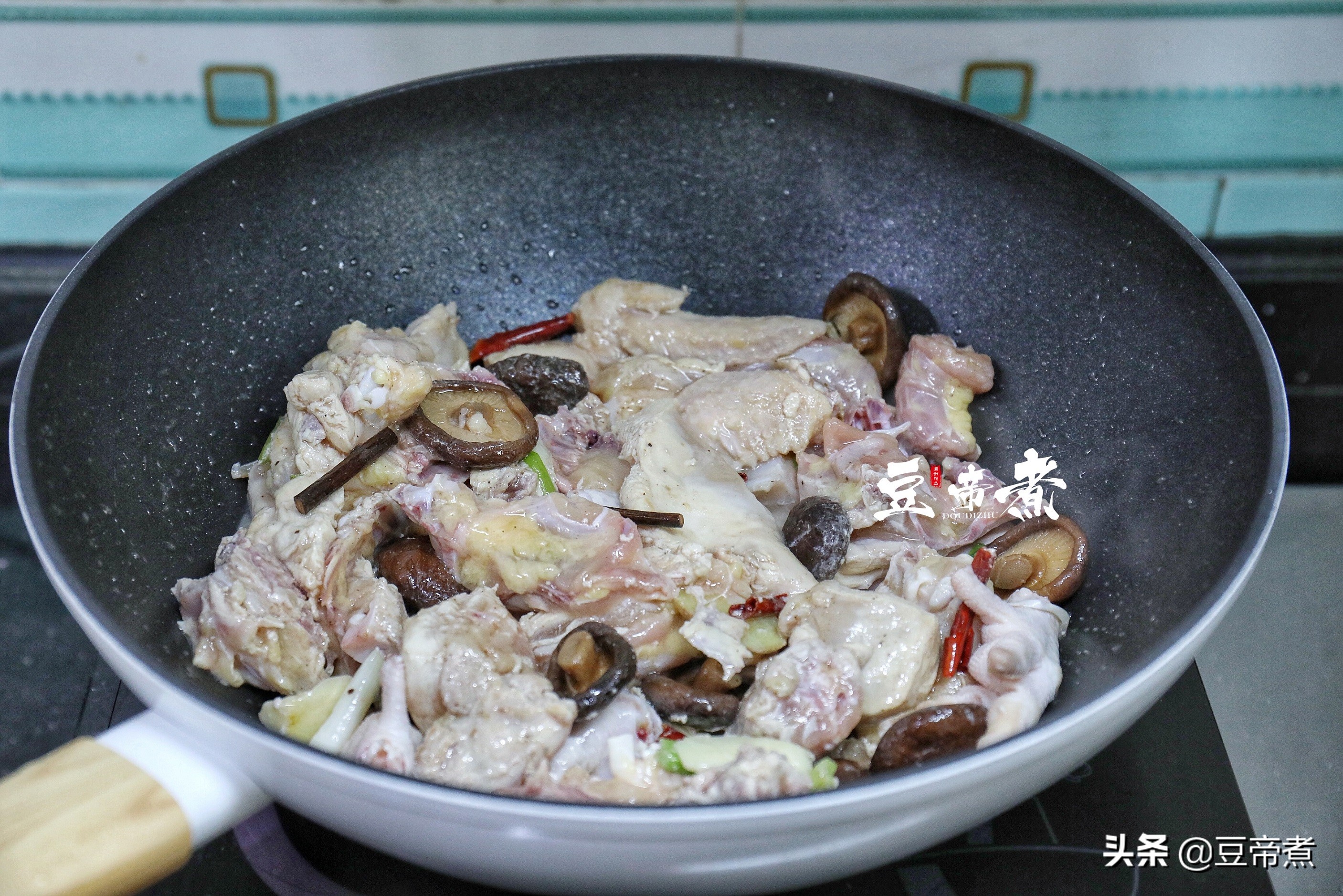 鸡肉最好吃的做法香菇炖鸡肉,板栗鸡肉香菇家常做法大全