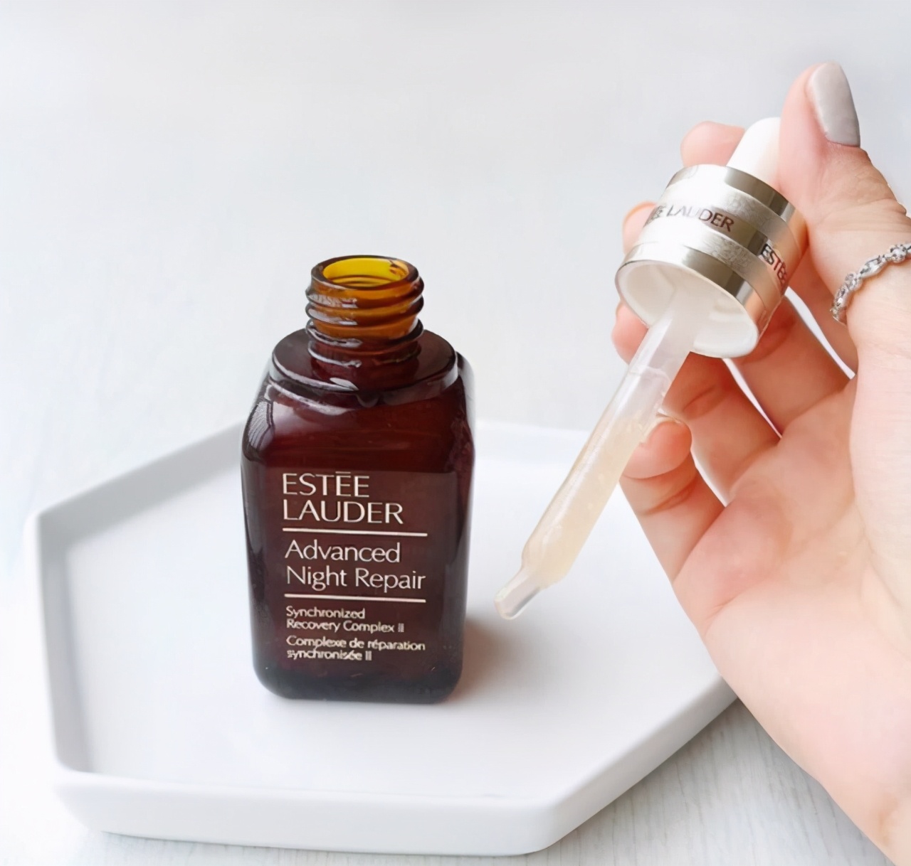 什么精华液适合油性皮肤,什么精华液比较好用效果更好