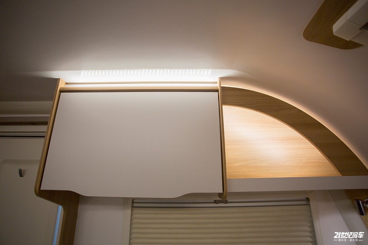 英国百丽d4,发现4拖挂式房车