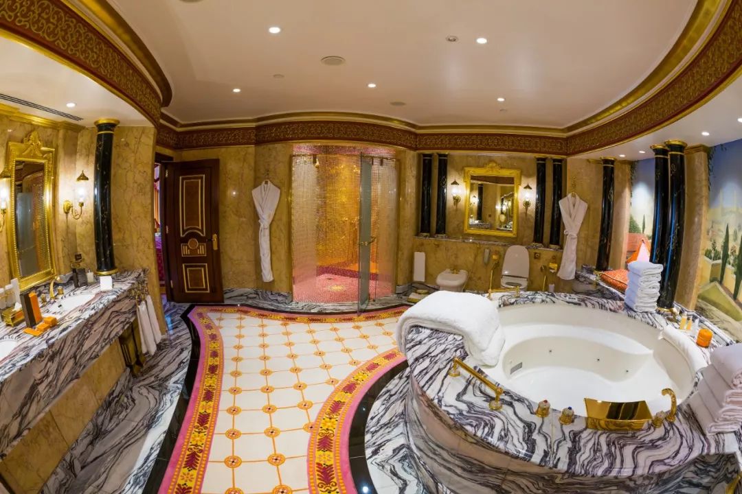 靠捡垃圾成了千亿富翁完整版,捡垃圾变成百万富翁