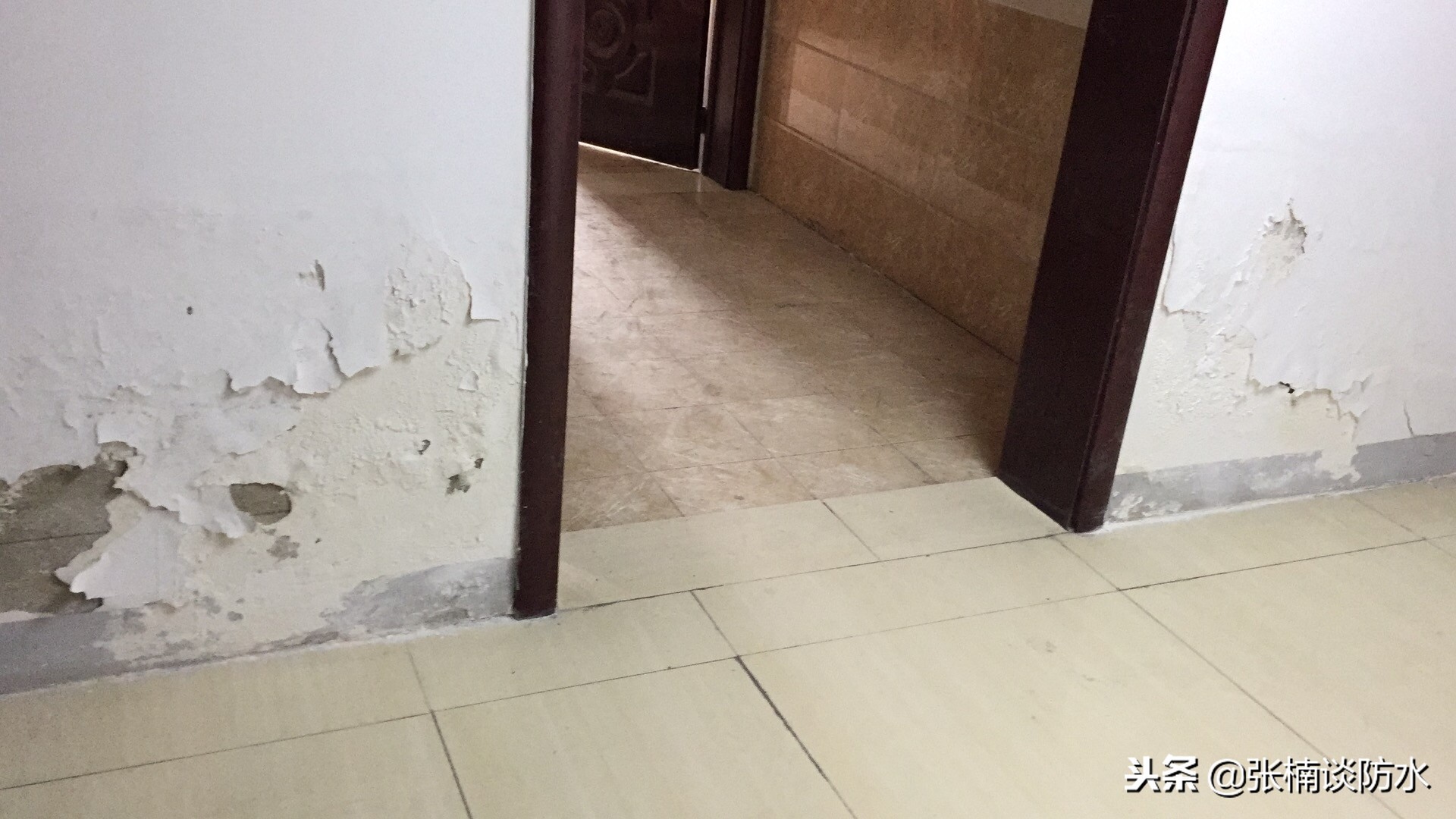 返碱起皮的墙面治理办法,想挡住墙体返碱用什么办法