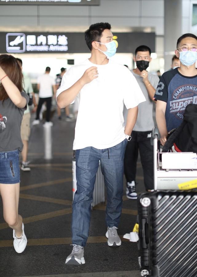 大黑牛李晨气场全开,大黑牛李晨穿衣打扮