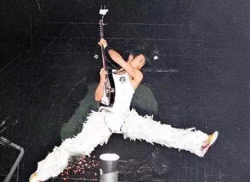 1999年过去了，我很怀念她。