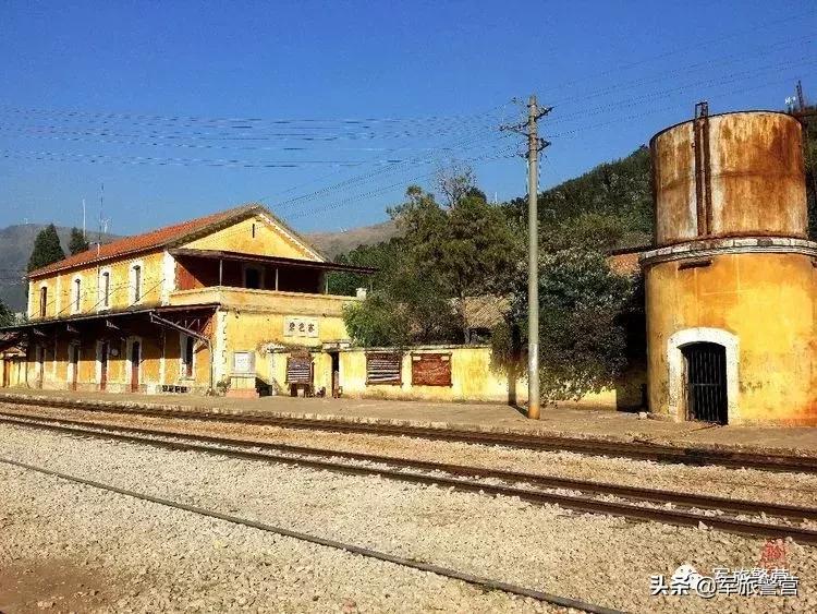 中国各地大型火车站详细样子,实拍中国最小火车站