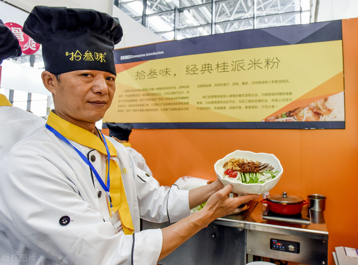 桂林开米粉店月收入,40岁大叔开米粉店月赚18万