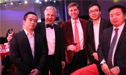 资本大佬的脱轨人生：大学赚百万，2.5亿买豪宅，终被员工举报