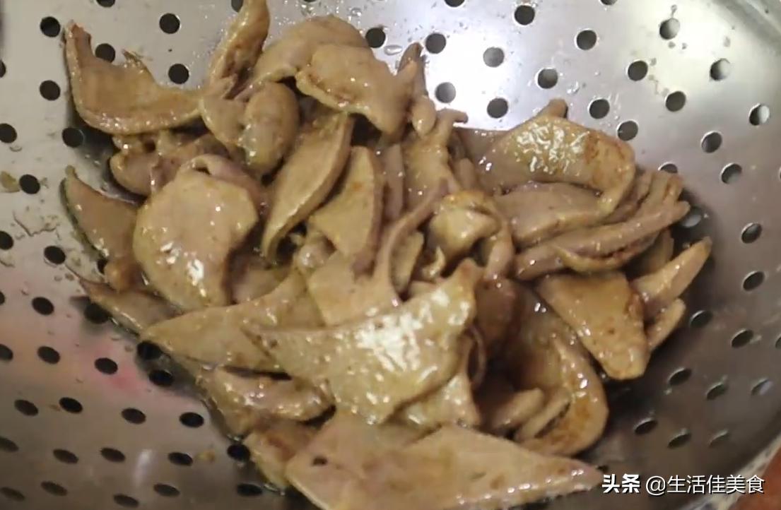 猪肝要怎样炒才会又脆又嫩,怎样才能使猪肝嫩滑