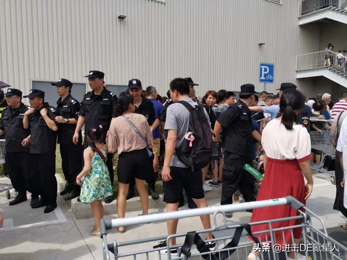 costco开业4小时被挤爆,costco开业一周被玩坏