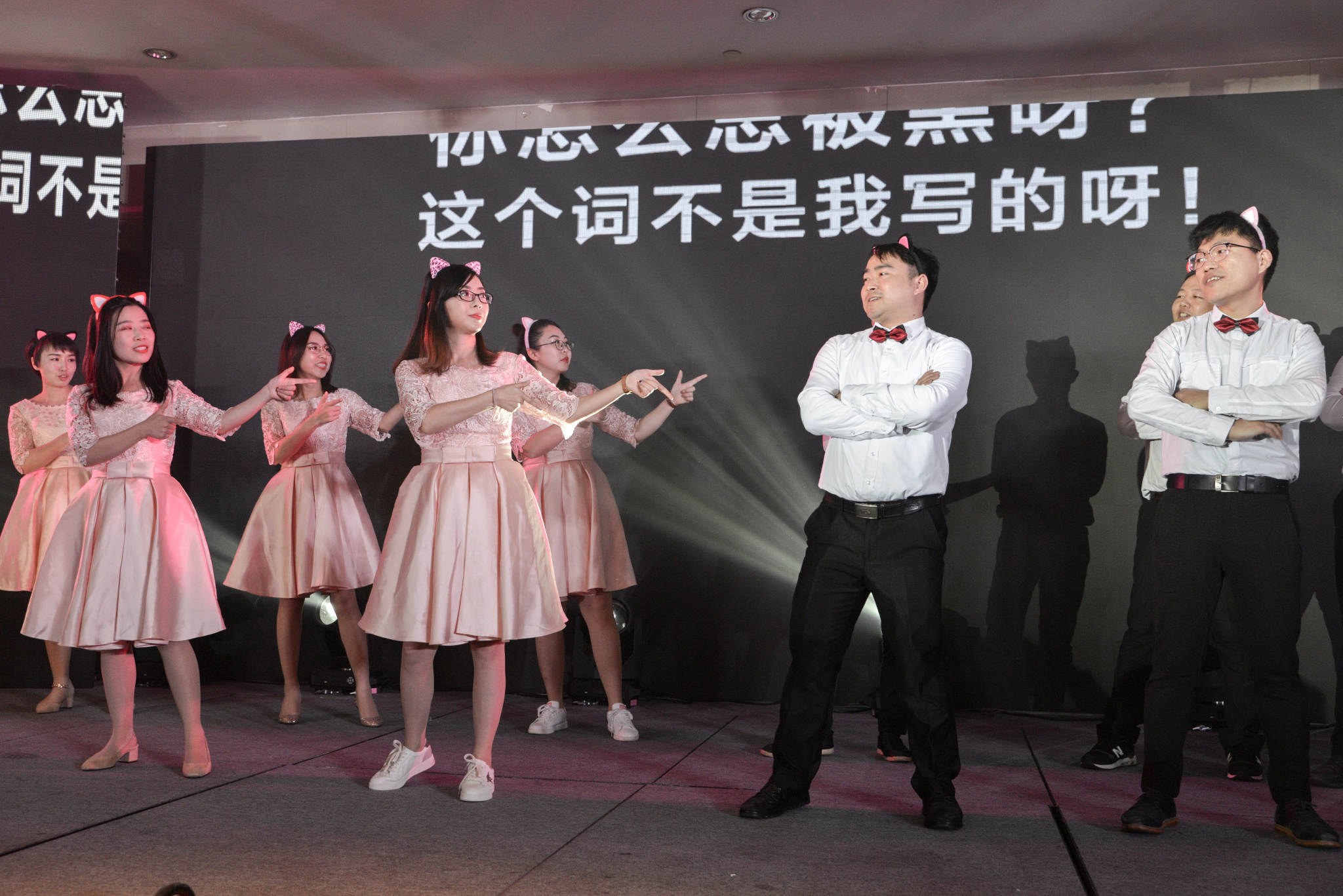 超越蝶变拜年视频,超越蝶变升华主持稿