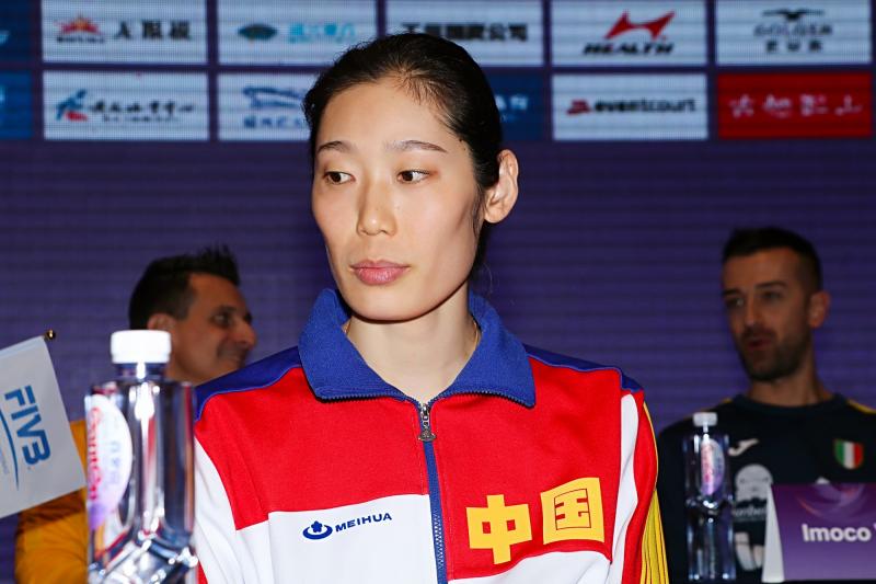 女排世俱杯朱婷对战中国队,朱婷郎平参加天津活动