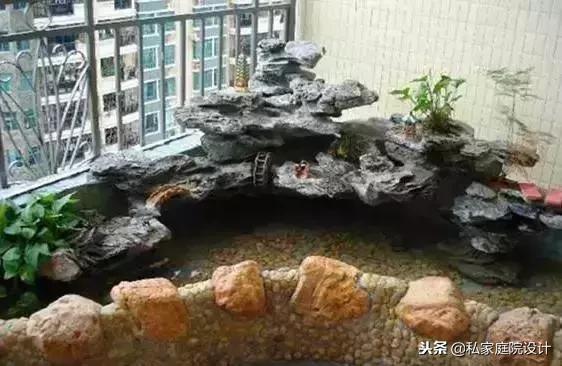 阳台角落鱼池假山流水景观制作,庭院假山鱼池景观设计效果图