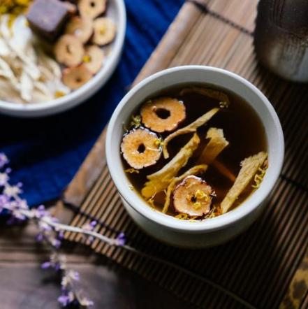 大姨妈快要来了身体会有哪些信号,大姨妈像水一样什么症状