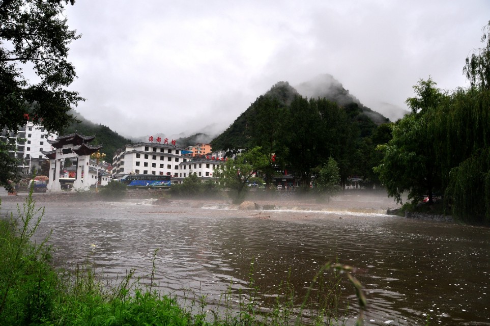 宿在驼梁，感受一种无忧的生活/郝贵云