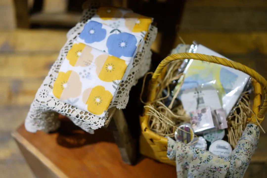 成都两个小姑娘开的老房子花艺杂货铺，外地游客不远千里专程打卡