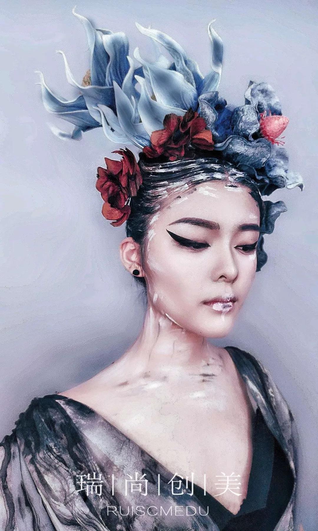 这造型太别致了一般人驾驭不了,这造型换个人都hold不住