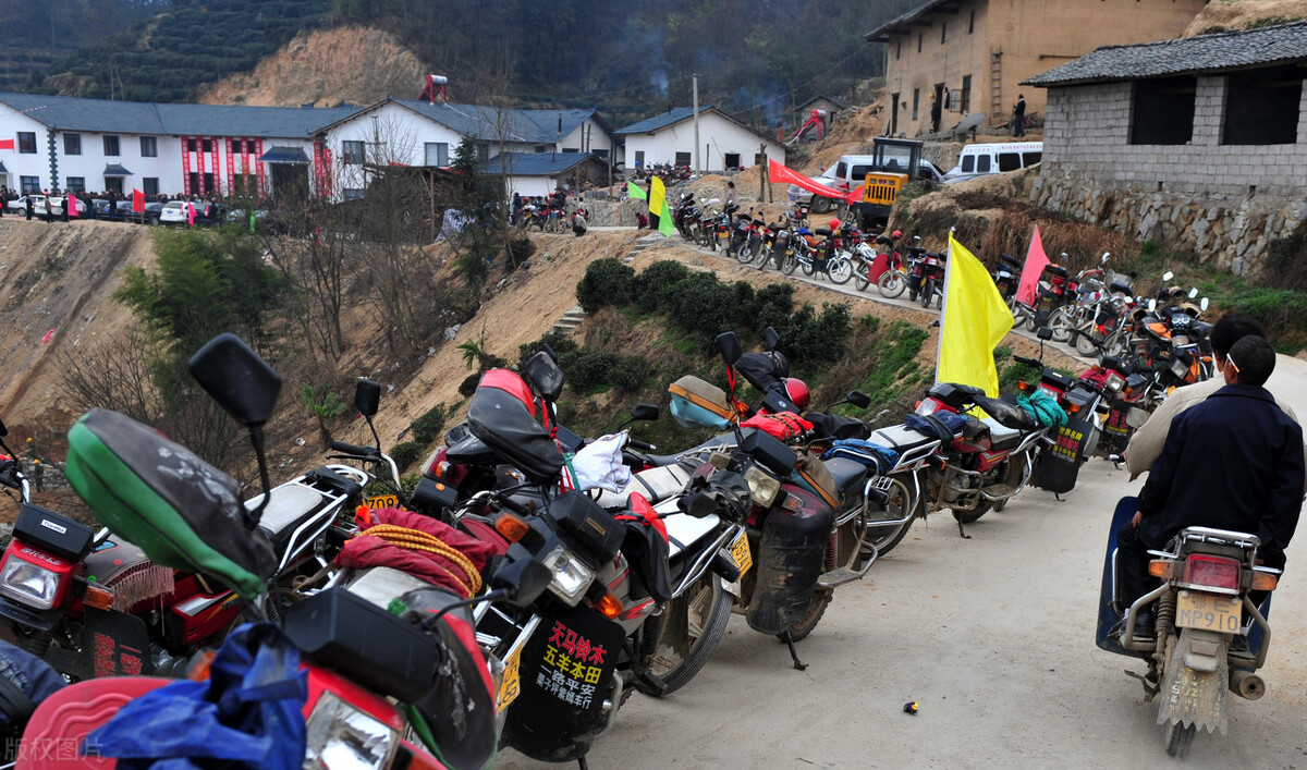 现在收废品的旧摩托车多少钱,有人专门去农村收旧摩托车