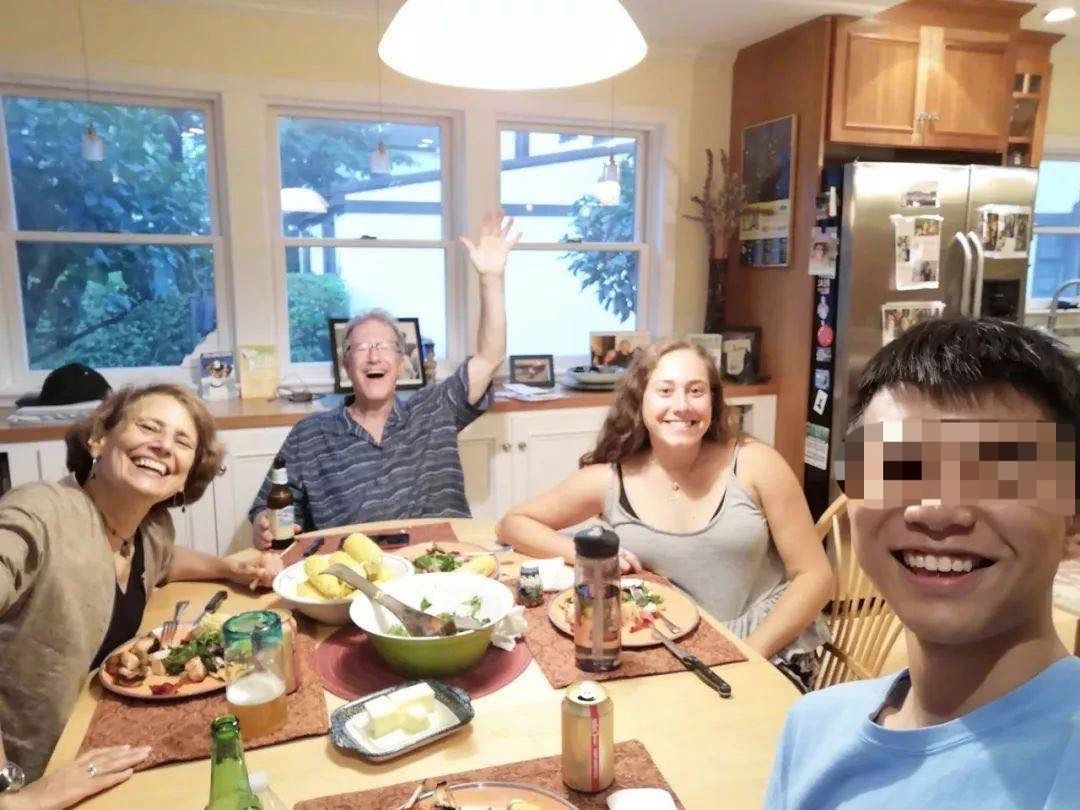 年仅20岁北美高材生张一得自杀去世，网红单亲爸爸遭质疑