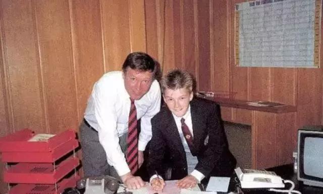 霍金站起来的照片,霍金站着