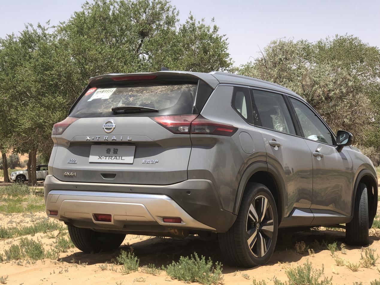 日产奇骏2017款2.5lcvt领先版4wd,奇骏三缸200亿是真的吗