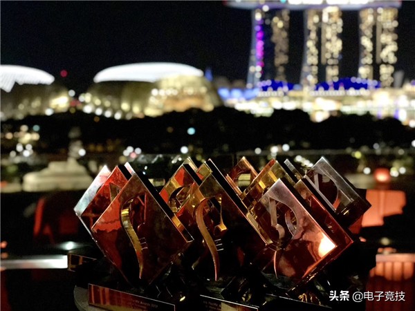 肯德基英雄联盟主题店,肯德基英雄联盟海报活动