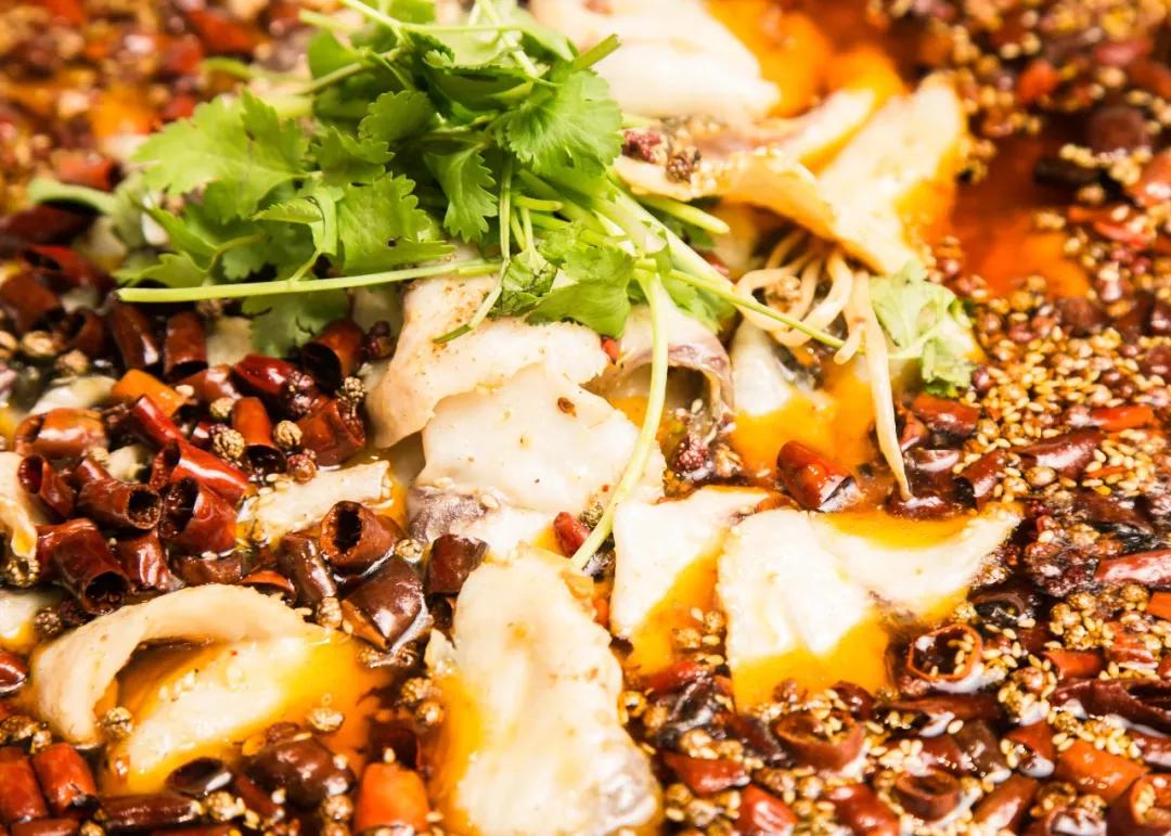 在“卡通乐园”吃“瘦瘦鱼”，一份大过脸盆，居然不到50元