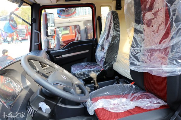 东风天龙4x2港口牵引车,目前最便宜4x2港口牵引车