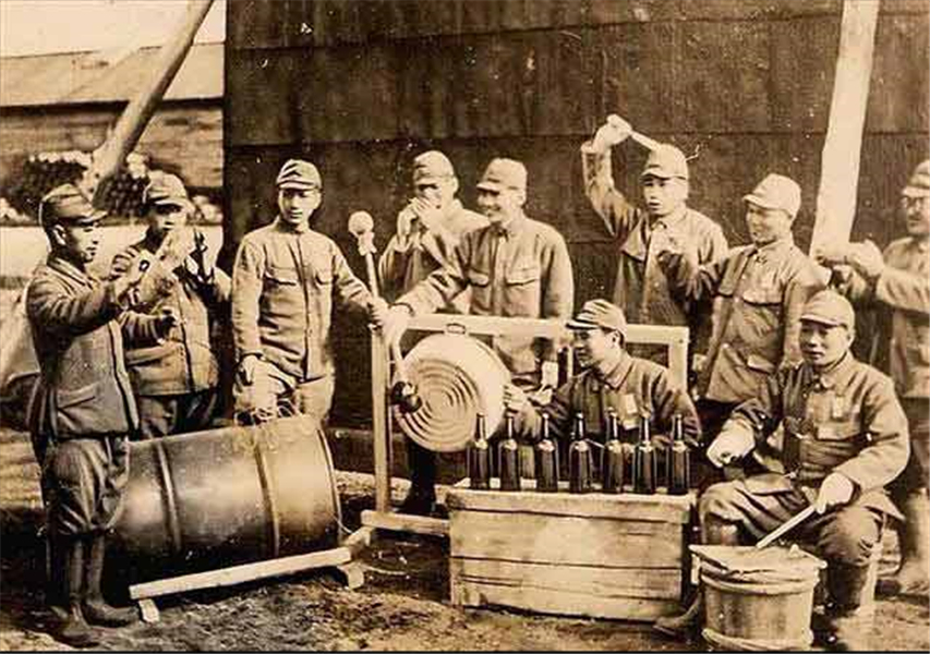 日本恶魔夫妇：妻子自杀为丈夫送行，丈夫下令*杀屠**我国三千村民