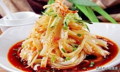 自制手工凉皮怎么弄,凉皮怎么做才筋道不断裂不洗面