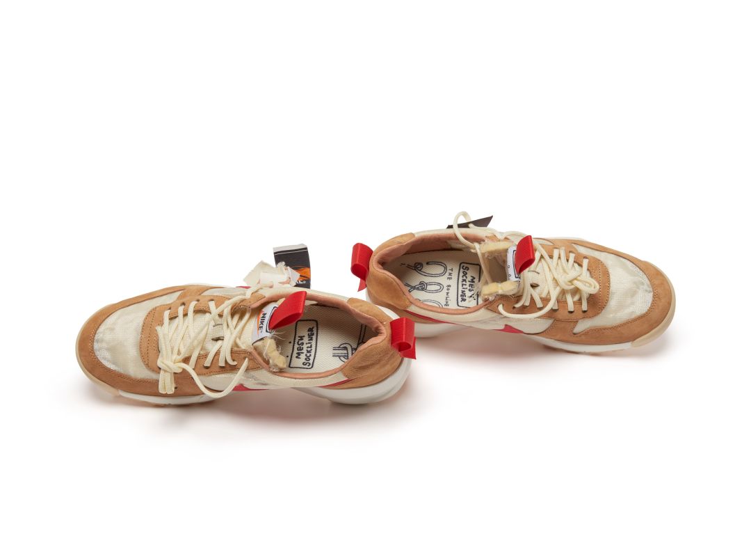 风靡全球的「Tongue+Chic街头密码」潮鞋艺术展首登上海