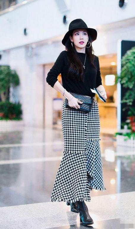 千鸟格再掀时尚潮流，穿对减龄提气质，再不是妈妈们的专属了