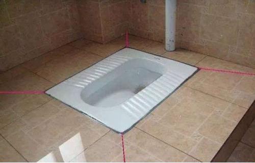 上厕所马桶堵了，师傅亲授抽水马桶堵塞疏通窍门，远离“爆缸”