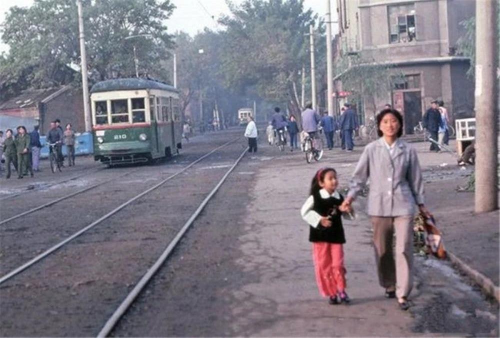 八十年代长春经典老照片,老长春火车站影像