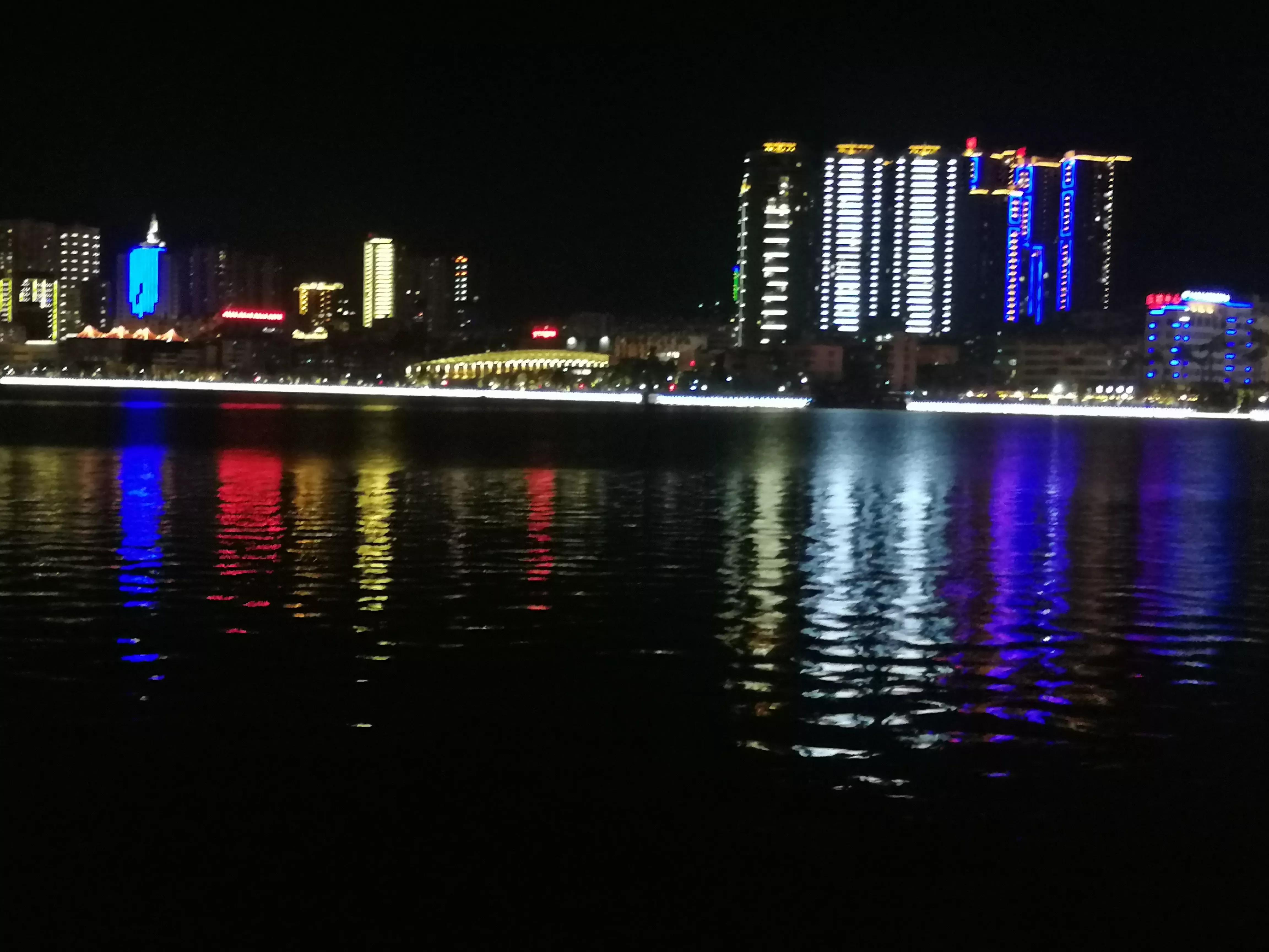 我的故乡云南一个四季如春的小城市—个旧