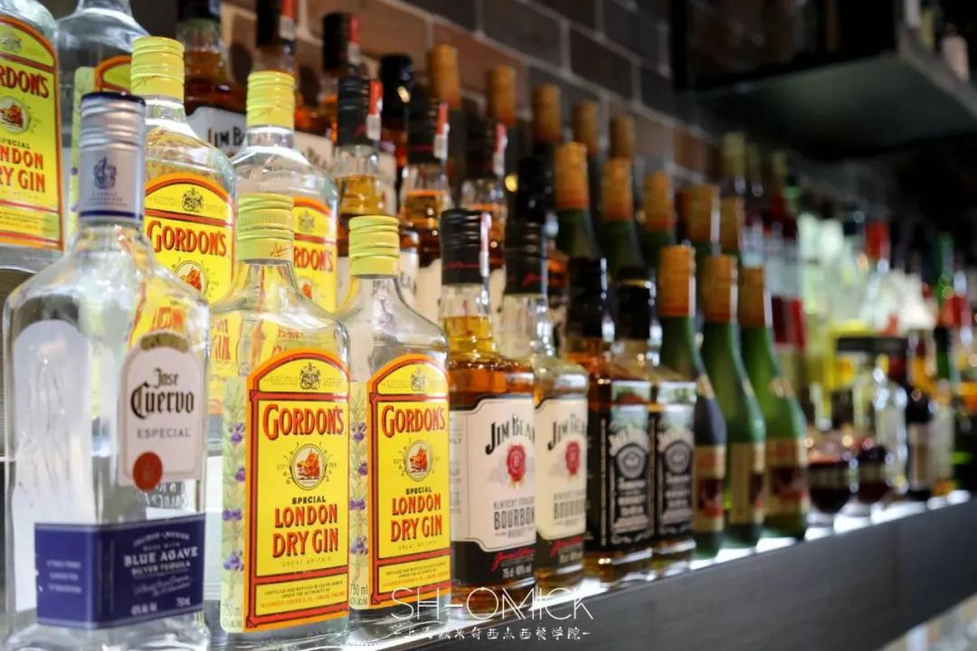 怎么样才能成为一名调酒师,你适合做发型师吗