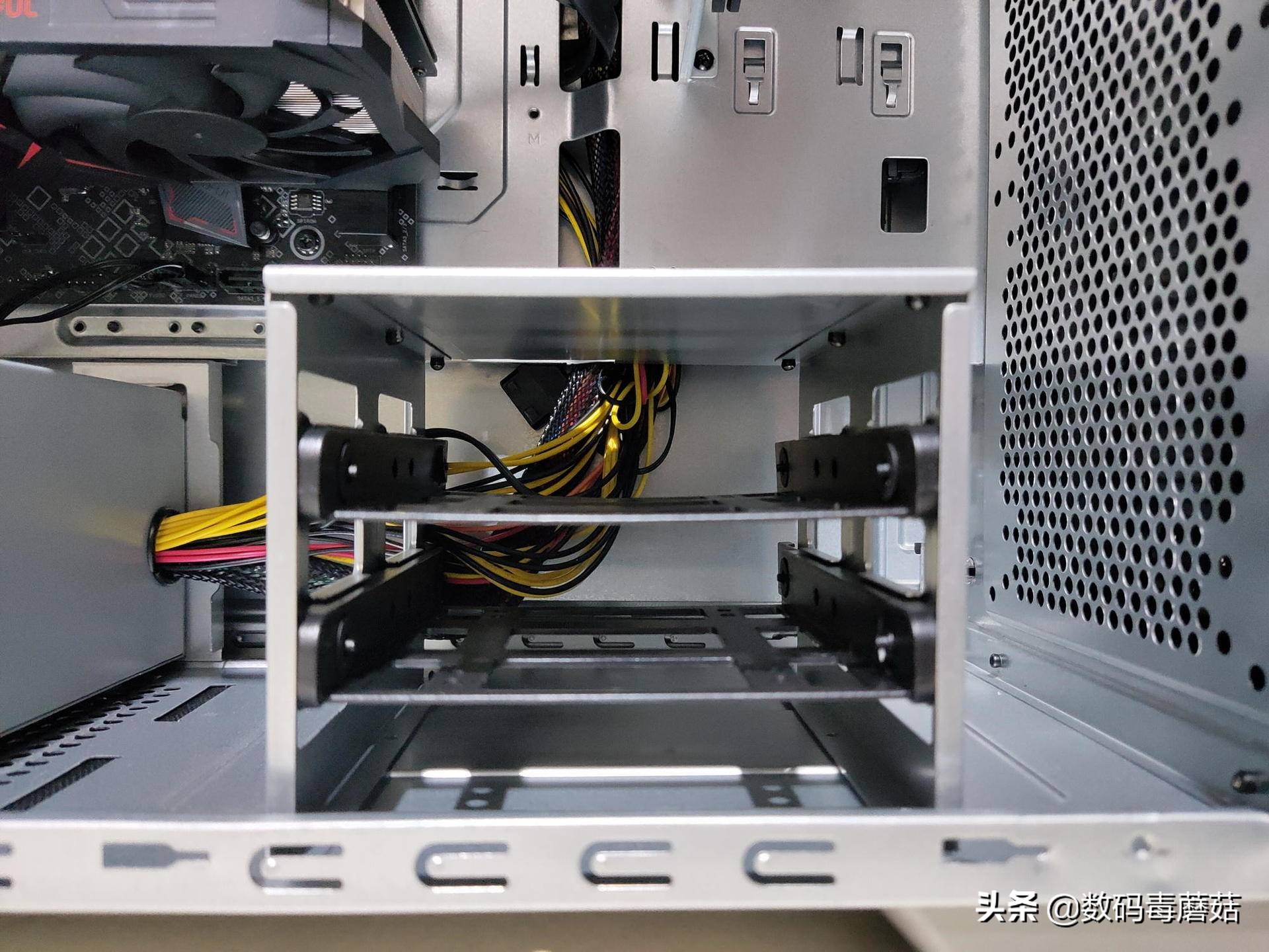 买一台整机有多难:七彩虹iGameM380拆给你看